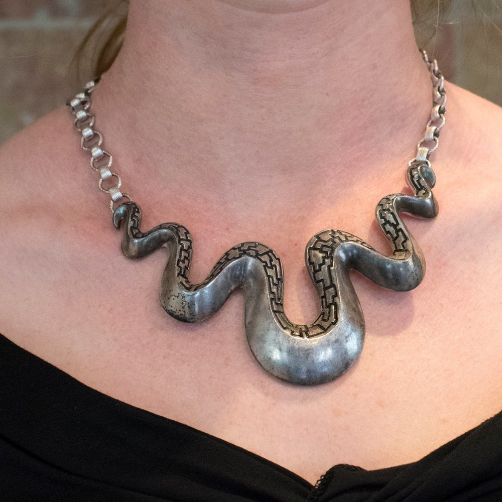 Vintage (1955-69) Crown Trifari + © Silver Tone Necklace